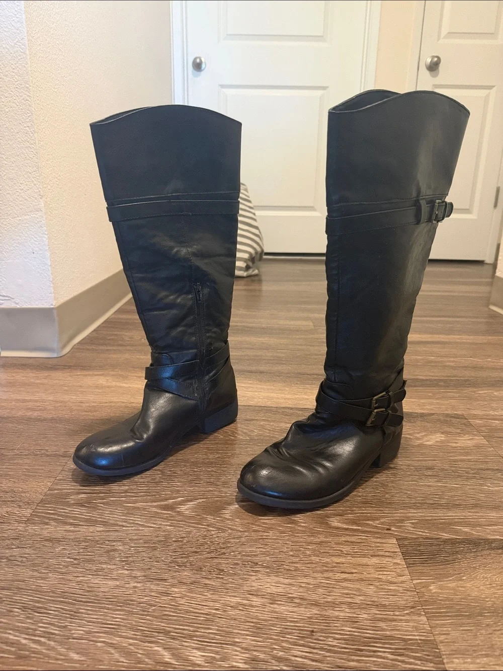 👄 Black Women's Tall Buckle Riding Boots